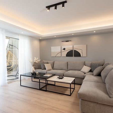 Luxury 4 Bedrooms Apartment Near Flisvos Marina بيرايوس المظهر الخارجي الصورة