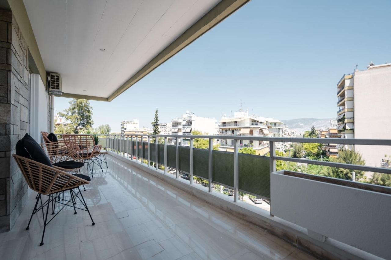 Luxury 4 Bedrooms Apartment Near Flisvos Marina بيرايوس المظهر الخارجي الصورة