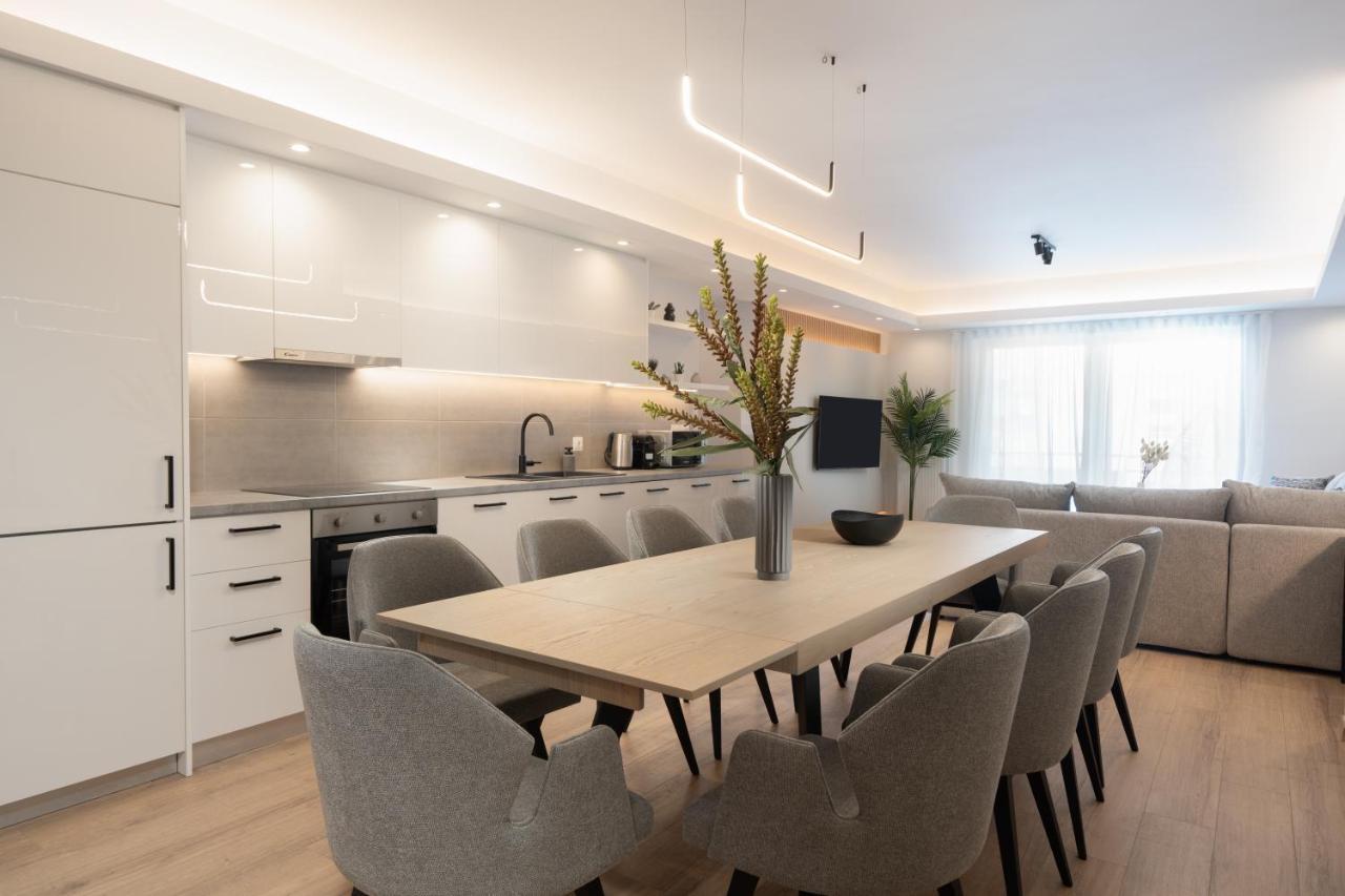 Luxury 4 Bedrooms Apartment Near Flisvos Marina بيرايوس المظهر الخارجي الصورة