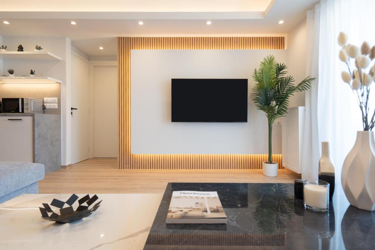 Luxury 4 Bedrooms Apartment Near Flisvos Marina بيرايوس المظهر الخارجي الصورة