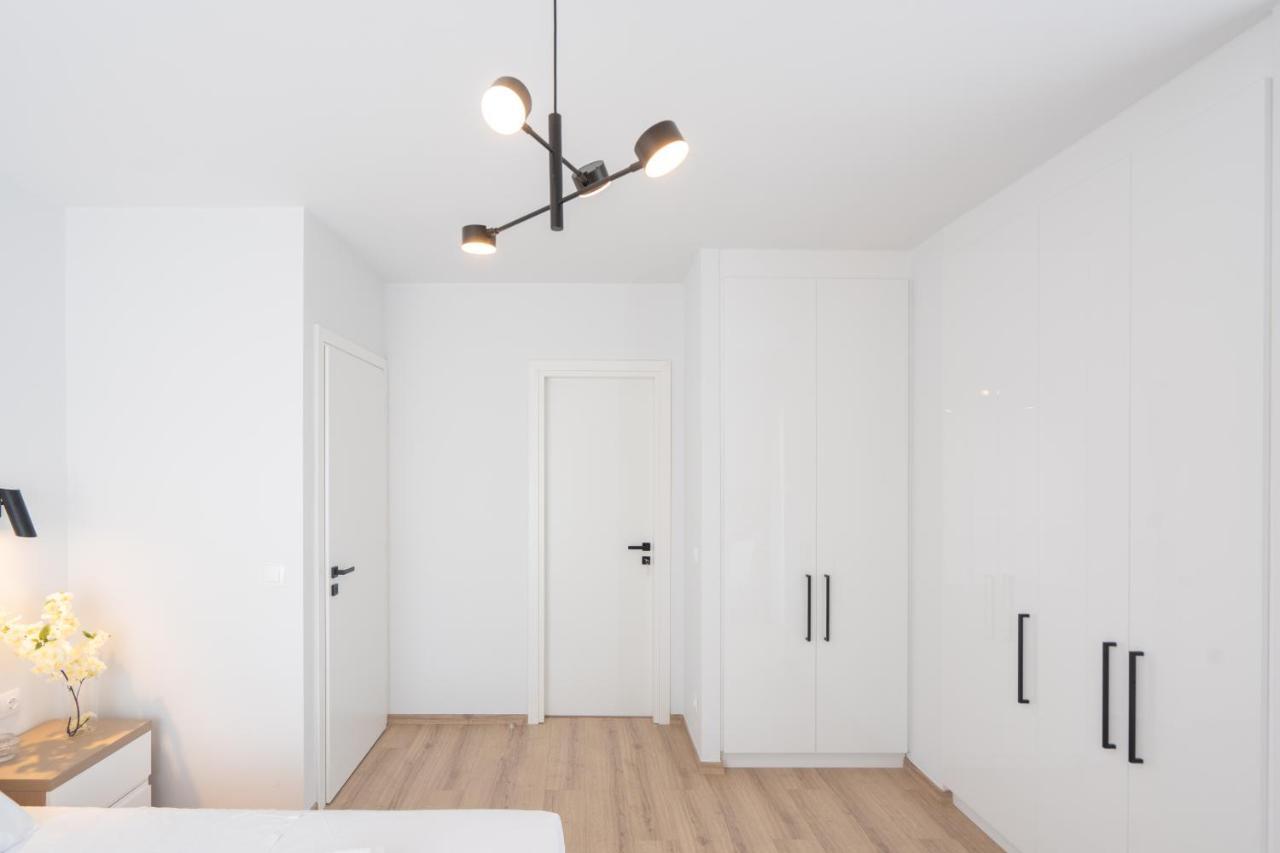 Luxury 4 Bedrooms Apartment Near Flisvos Marina بيرايوس المظهر الخارجي الصورة