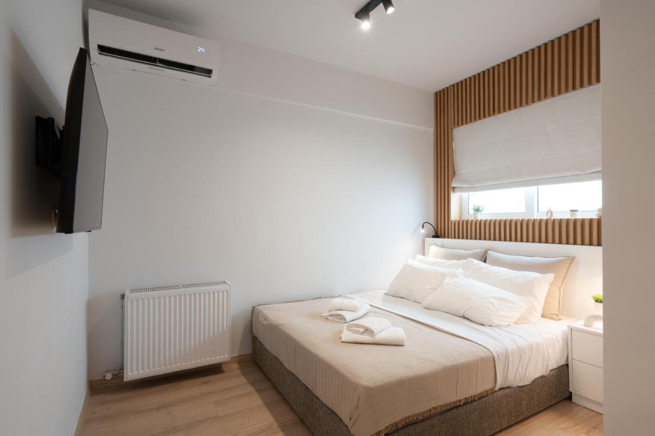 Luxury 4 Bedrooms Apartment Near Flisvos Marina بيرايوس المظهر الخارجي الصورة