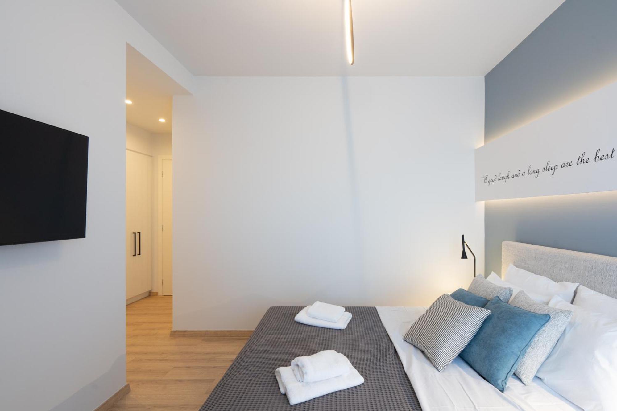 Luxury 4 Bedrooms Apartment Near Flisvos Marina بيرايوس المظهر الخارجي الصورة