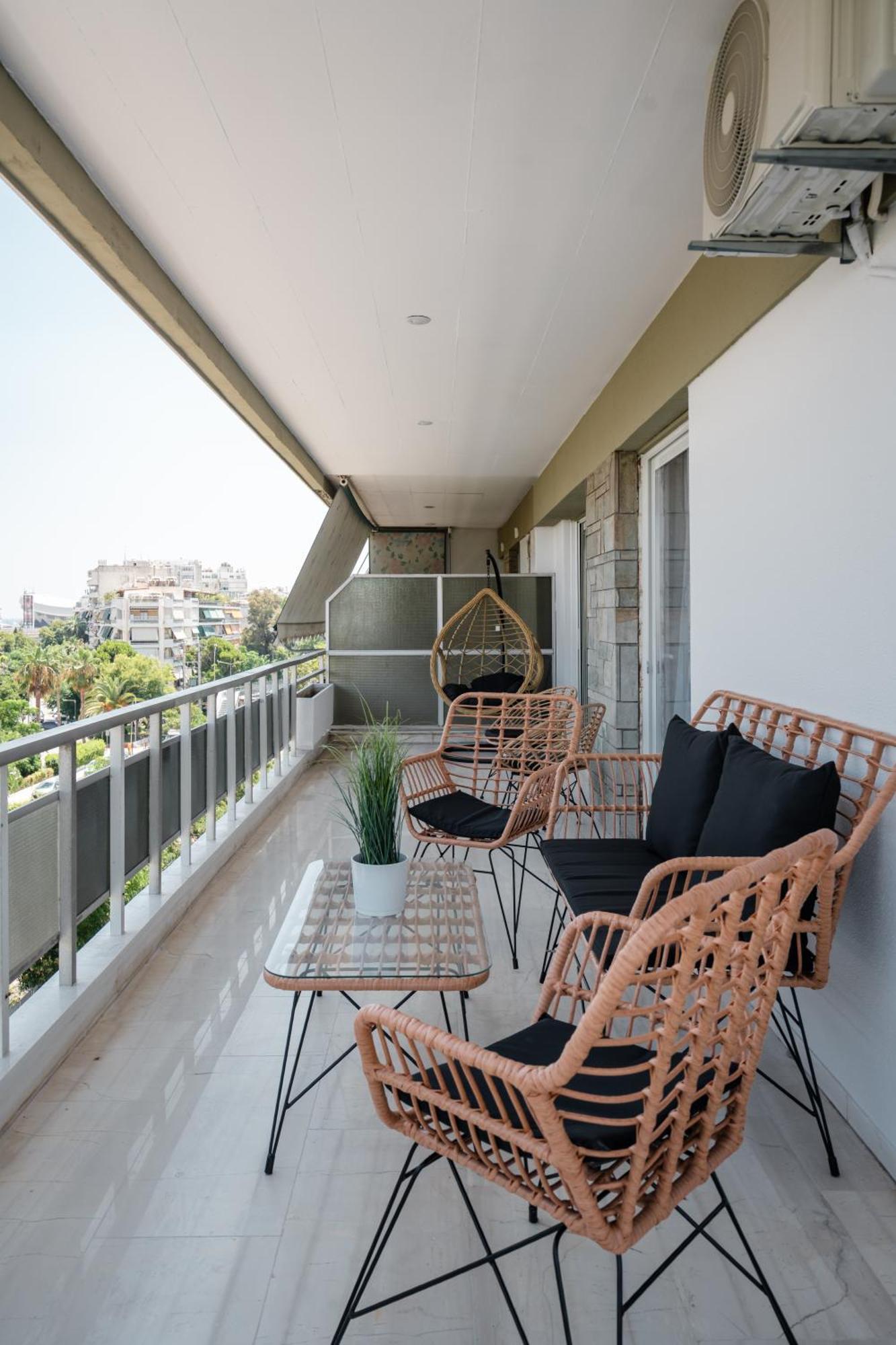 Luxury 4 Bedrooms Apartment Near Flisvos Marina بيرايوس المظهر الخارجي الصورة