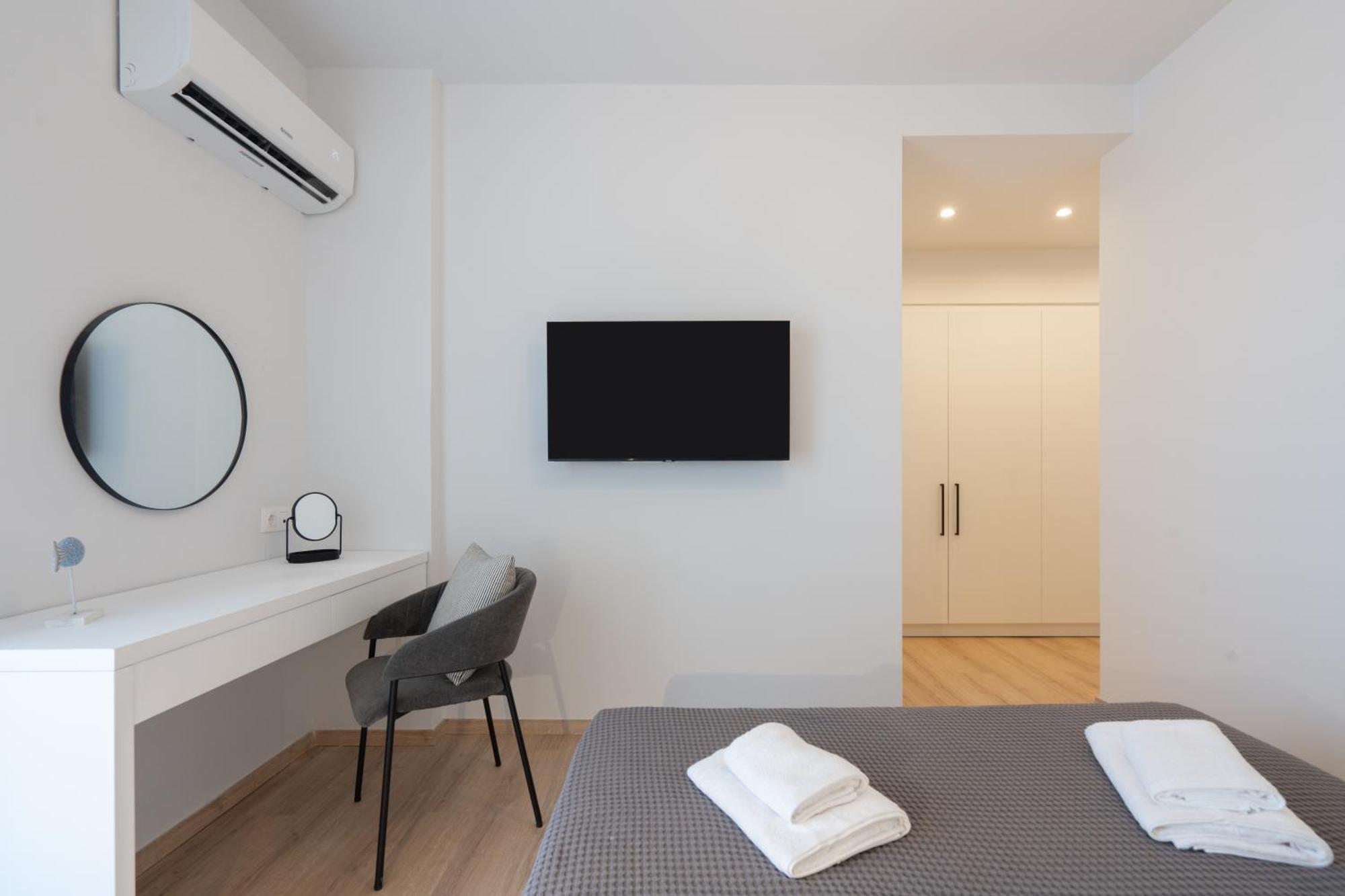 Luxury 4 Bedrooms Apartment Near Flisvos Marina بيرايوس المظهر الخارجي الصورة