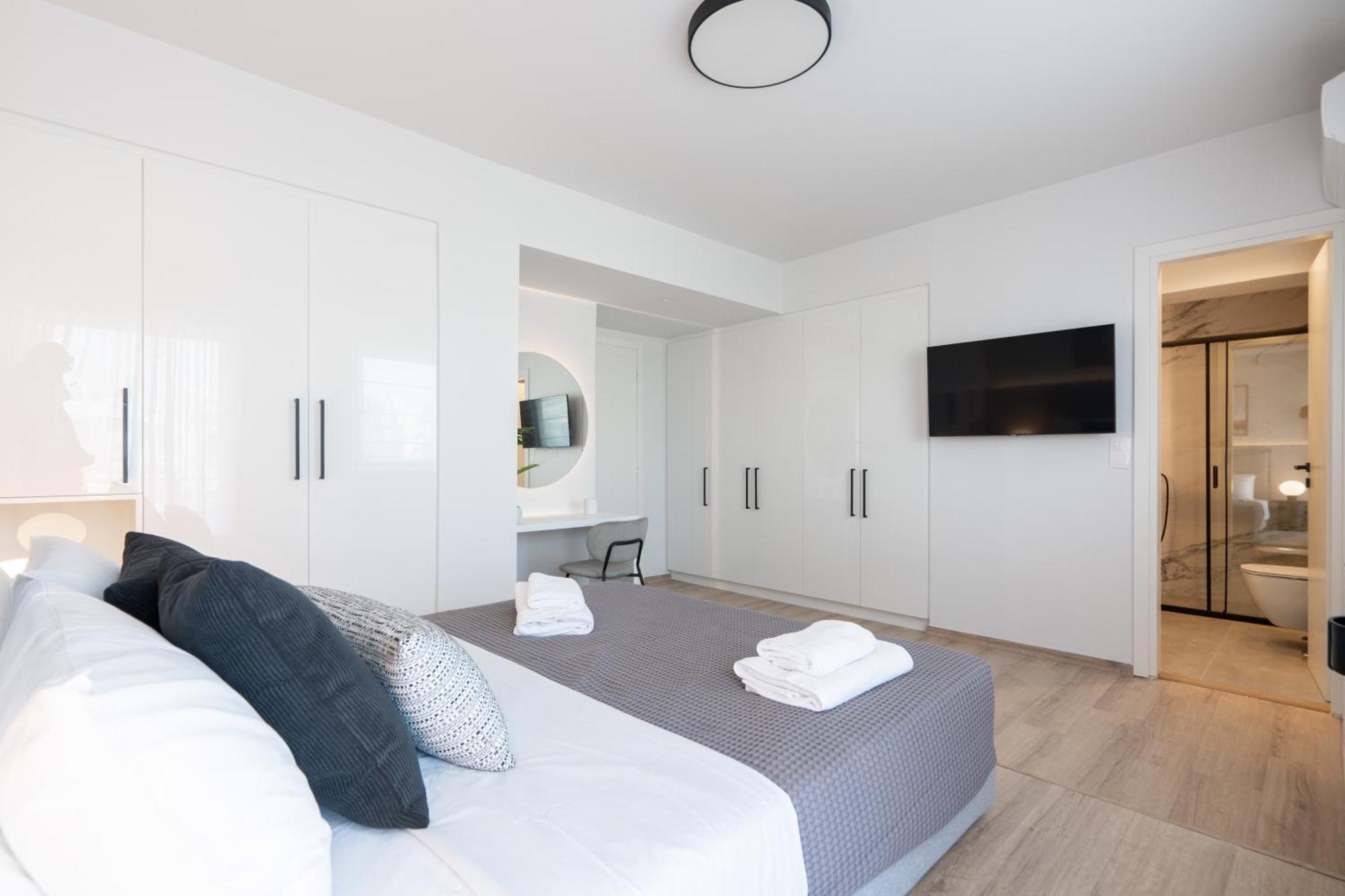 Luxury 4 Bedrooms Apartment Near Flisvos Marina بيرايوس المظهر الخارجي الصورة
