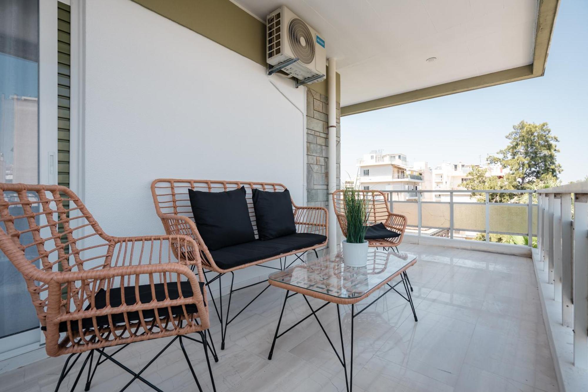 Luxury 4 Bedrooms Apartment Near Flisvos Marina بيرايوس المظهر الخارجي الصورة