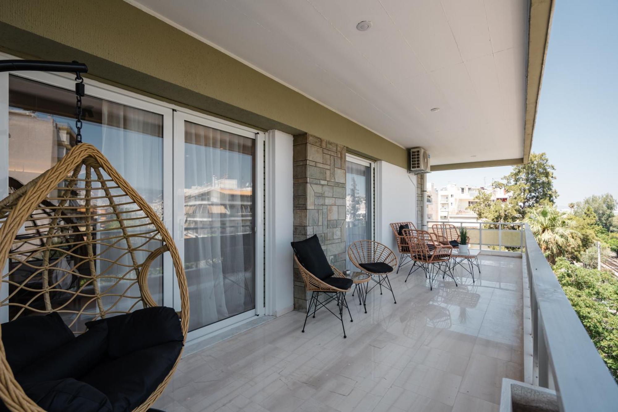 Luxury 4 Bedrooms Apartment Near Flisvos Marina بيرايوس المظهر الخارجي الصورة