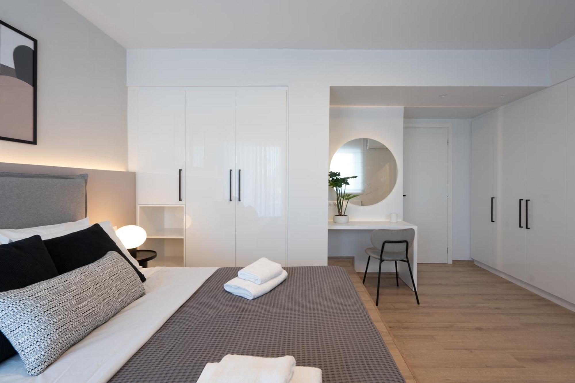 Luxury 4 Bedrooms Apartment Near Flisvos Marina بيرايوس المظهر الخارجي الصورة