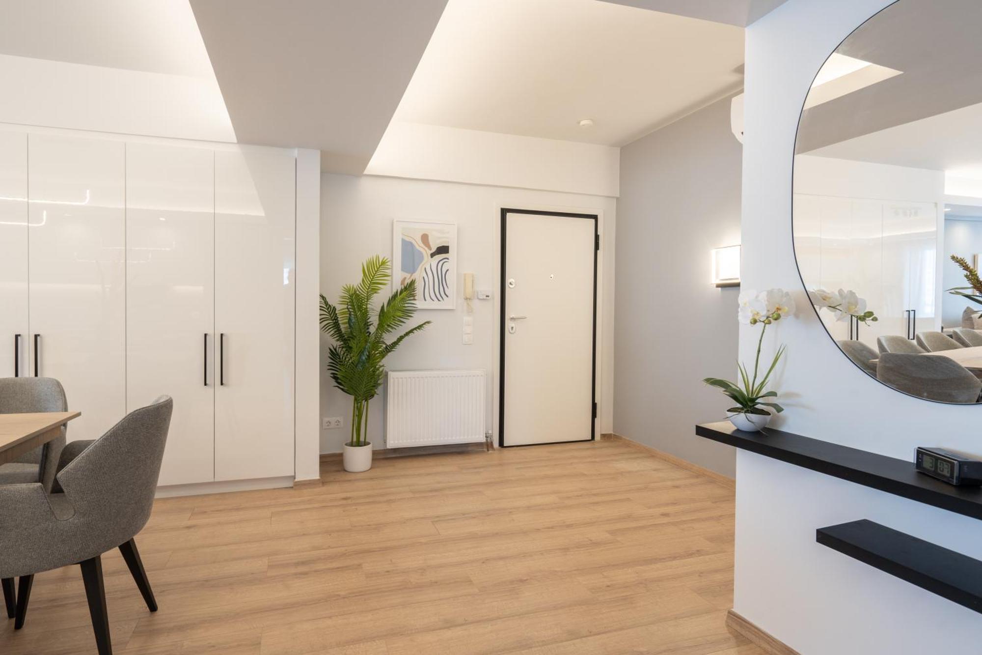 Luxury 4 Bedrooms Apartment Near Flisvos Marina بيرايوس المظهر الخارجي الصورة